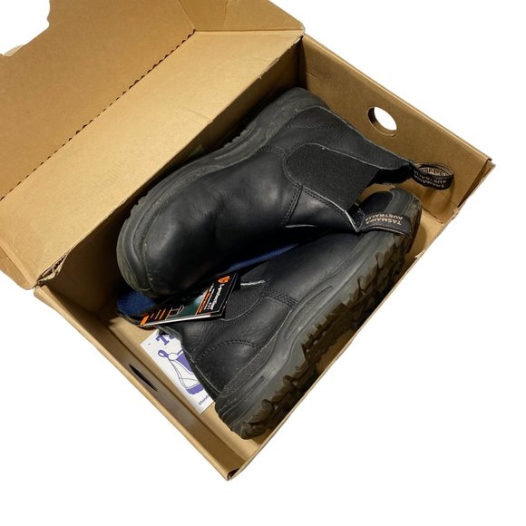 BLUNDSTONE WORK & SAFETY 6" LEATHER BOOT IN BLACK - Picture 5 of 10
